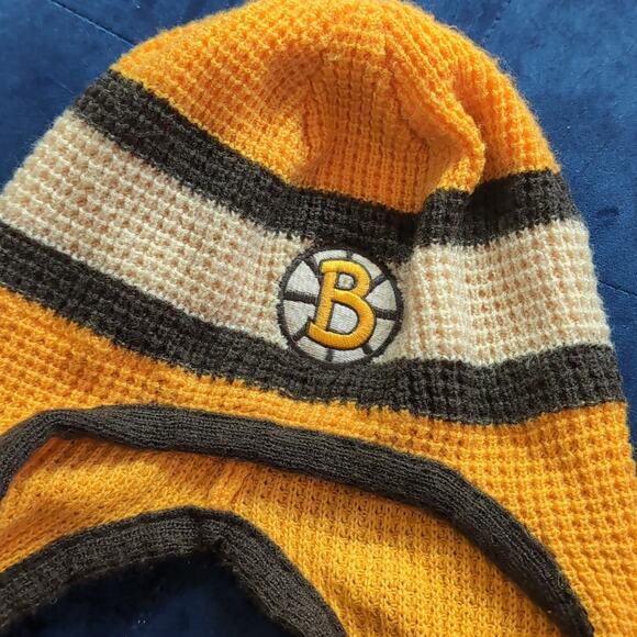 HTF Boston Bruins Winter Classic Hockey Hat with Attached Scarf Rare (B) main image 8